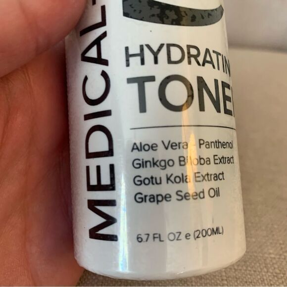 Microderm GLO Active Hydrating Toner - Picture 2 of 8